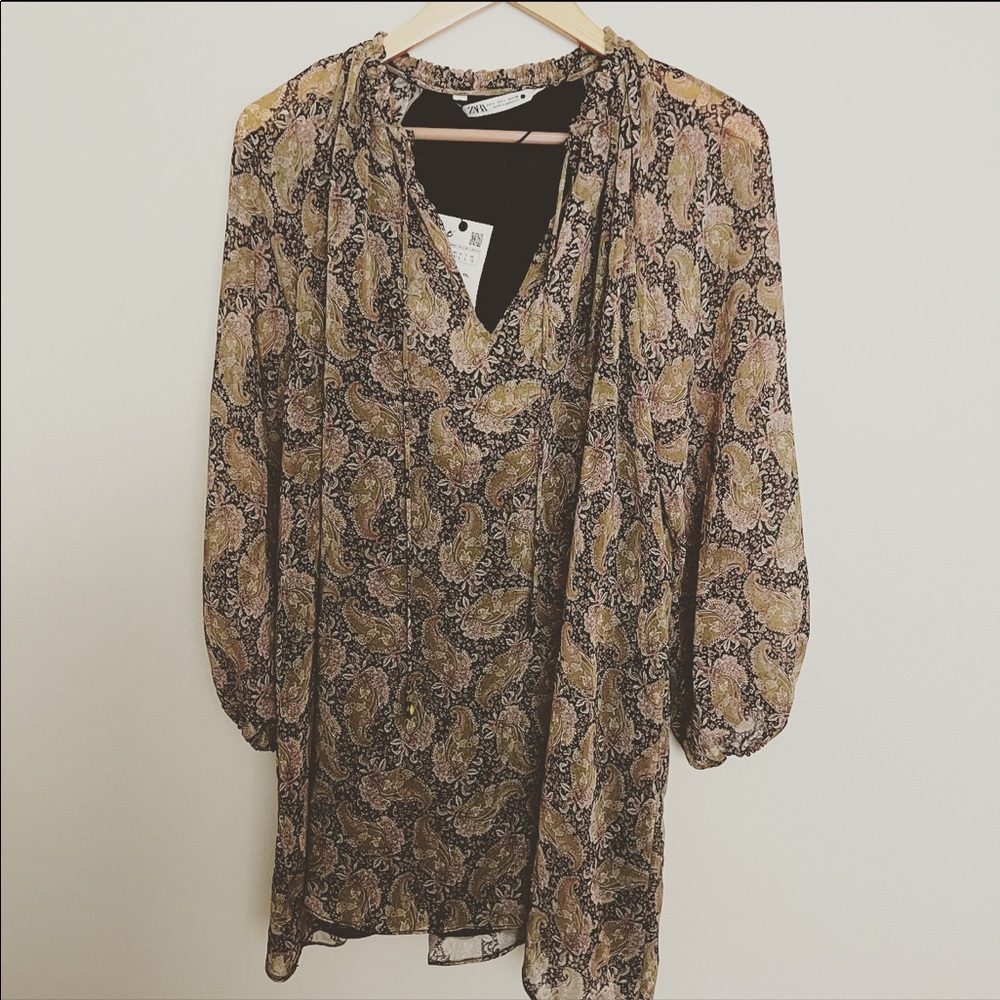**ACCEPTING ALL OFFERS, donating by April 30** NWT Zara | Paisley Dress